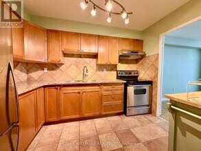 360 Ridelle Ave in Toronto, ON - Building Photo - Building Photo