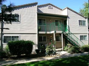 Emerald Vista in Elk Grove, CA - Foto de edificio - Building Photo