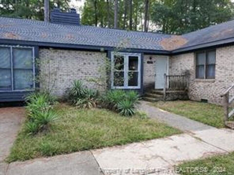 5716 5 Sisters Ct in Fayetteville, NC - Building Photo