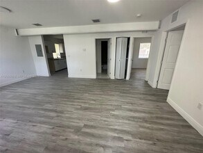 1095 NE 149th St in Miami, FL - Building Photo - Building Photo