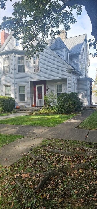 17 E 5th St in Corning, NY - Foto de edificio