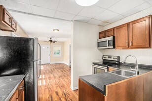 826 Washburn Ave in Kalamazoo, MI - Building Photo