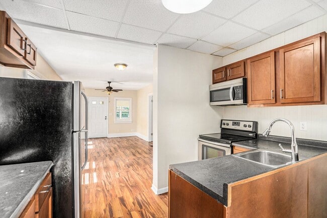 property at 826 Washburn Ave