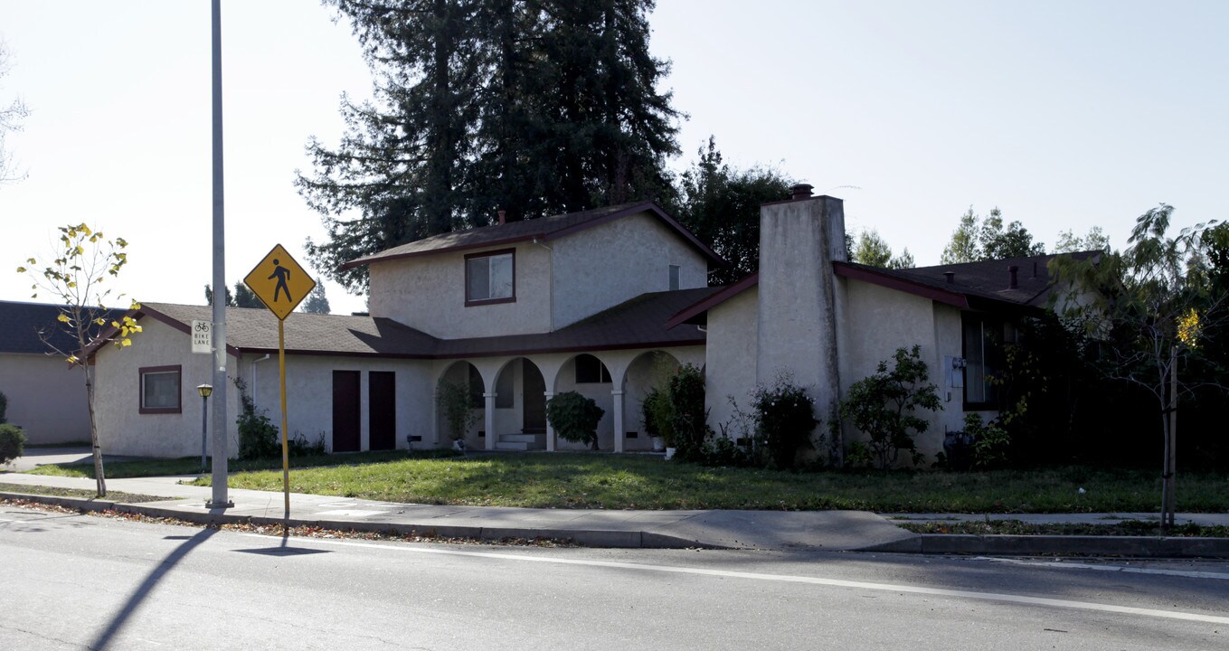 355 Bancroft Ave in San Leandro, CA - Foto de edificio