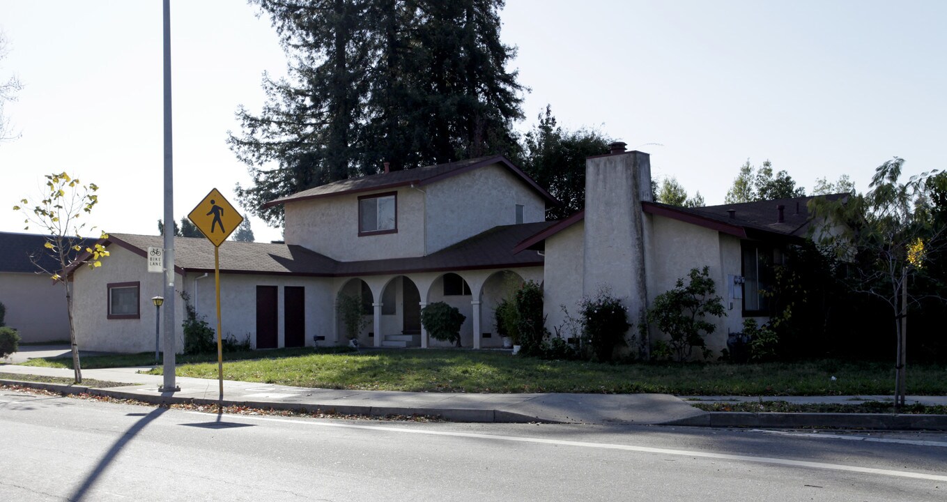 355 Bancroft Ave in San Leandro, CA - Building Photo