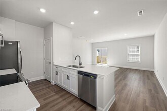 1729 University Dr, Unit C1 in Burlington, NC - Building Photo - Building Photo