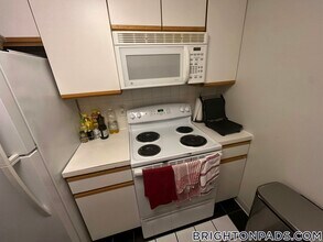 1933 Commonwealth Ave in Boston, MA - Foto de edificio - Building Photo