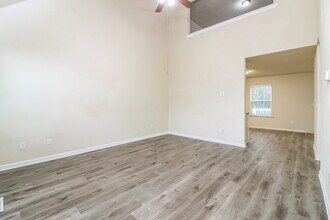 67 Middlebrook Dr in Cartersville, GA - Foto de edificio - Building Photo