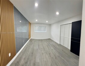 7440 Miami Lakes Dr in Miami Lakes, FL - Building Photo - Building Photo