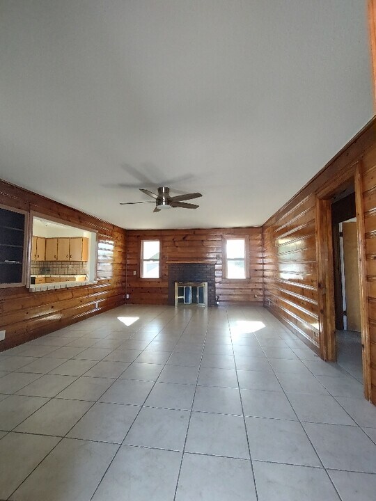 240 N 3rd St in Blythe, CA - Foto de edificio