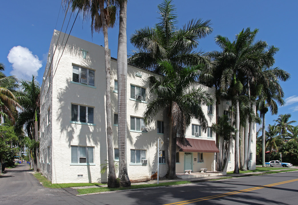 The Avalon in Hollywood, FL - Building Photo