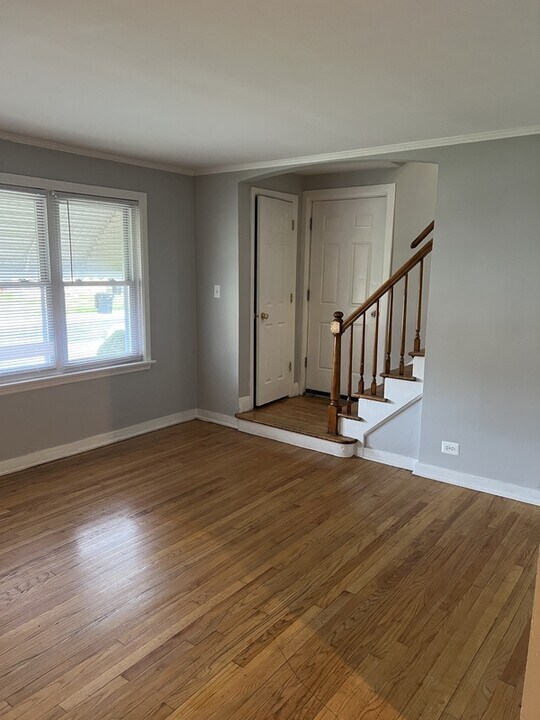 9819 S Clyde Ave in Chicago, IL - Building Photo