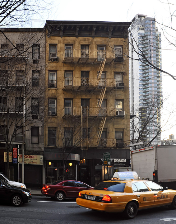 243 E 59th St in New York, NY - Building Photo