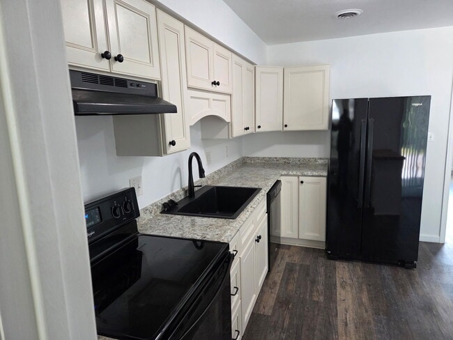 1802 Edmund Ave NE, Unit 1802 Edmund Ave