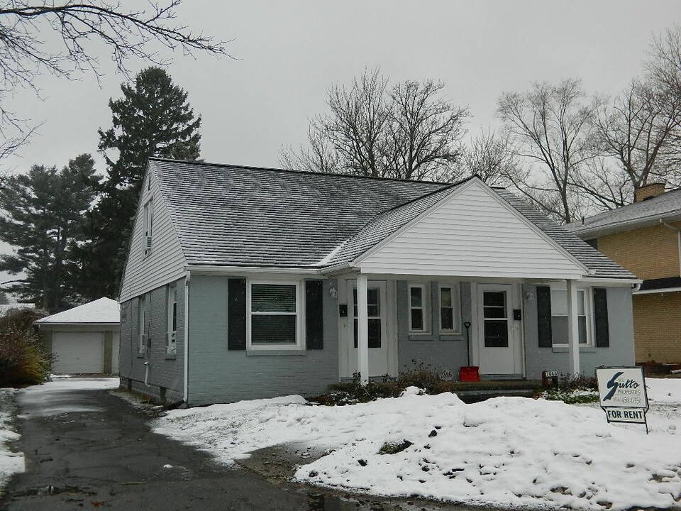 1046 Grace St in Erie, PA - Foto de edificio