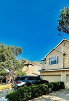 16011 Sandy Path Ln in Houston, TX - Building Photo