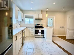 831 Beach Blvd in Hamilton, ON - Building Photo - Building Photo