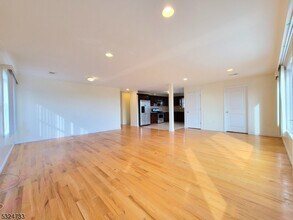 81 Forest St-Unit -2 in Kearny, NJ - Building Photo - Building Photo
