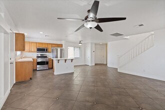 1676 Victor Hugo Ln in Las Vegas, NV - Building Photo - Building Photo