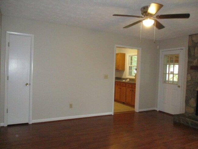 4326 Bridge St in Hope Mills, NC - Building Photo - Building Photo