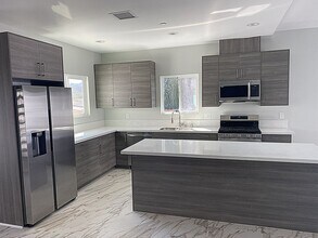 955 Brossard Dr in Thousand Oaks, CA - Building Photo - Building Photo