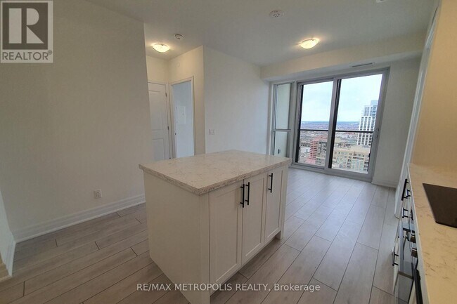 30 Elm Dr W in Mississauga, ON - Building Photo - Building Photo