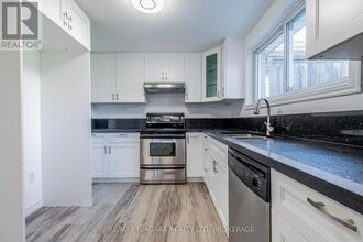22 Chantler Rd in Welland, ON - Building Photo - Building Photo