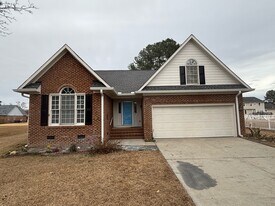 1135 Derbyshire Rd in Fayetteville, NC - Building Photo