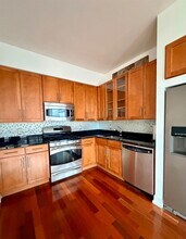 389 Washington St, Unit 28C in Jersey City, NJ - Building Photo - Building Photo