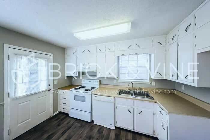 3155 Sleepy Hollow Dr in Birmingham, AL - Building Photo