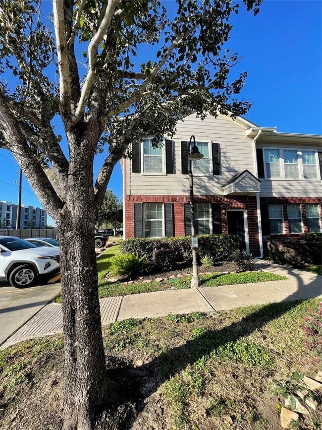 property at 1901 Kemah Village Dr