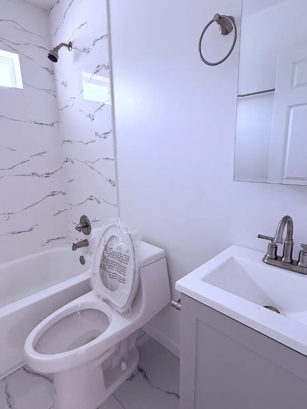 3992 Massachusetts Ave-Unit -B in La Mesa, CA - Building Photo - Building Photo