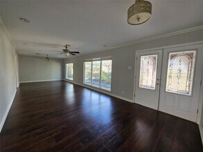 11219 Valley Spring Dr in Houston, TX - Building Photo - Building Photo