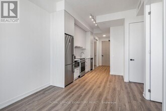 195 Commerce St in Vaughan, ON - Building Photo - Building Photo