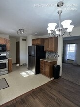 5611 Madrid Dr in Youngstown, OH - Foto de edificio - Building Photo