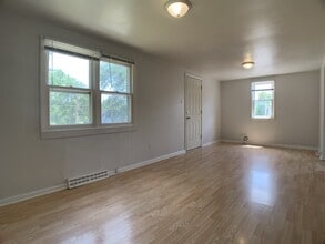 4754 NE 27th Ct in Des Moines, IA - Foto de edificio - Building Photo