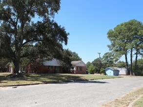 1605 9th St in Hempstead, TX - Building Photo - Building Photo
