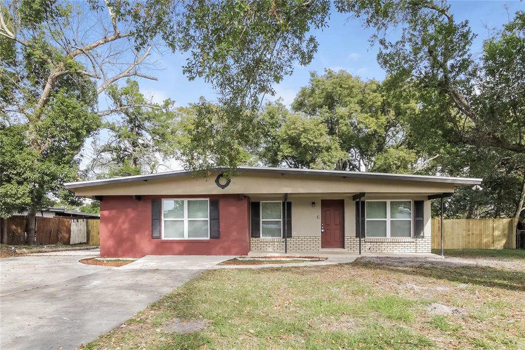 209 Bamboo Dr in Sanford, FL - Foto de edificio