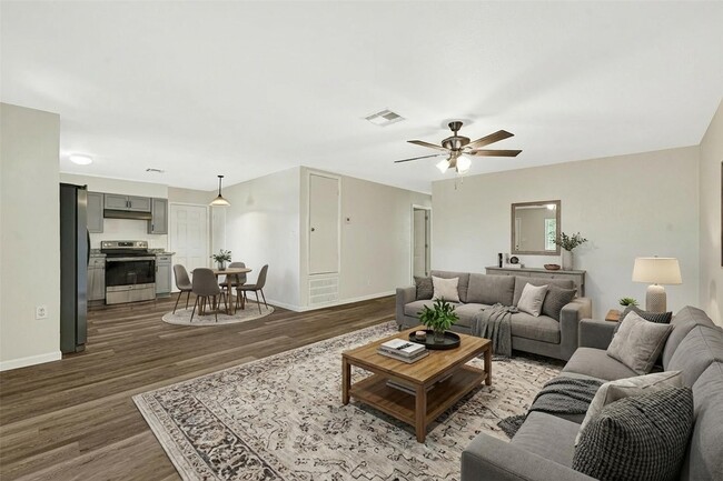 3322 1st Ave S in Texas City, TX - Foto de edificio - Building Photo