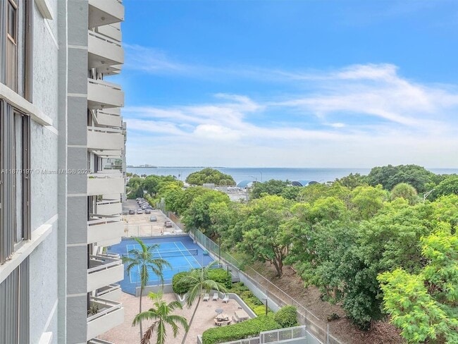 2501 Brickell Ave, Unit 601 in Miami, FL - Foto de edificio - Building Photo