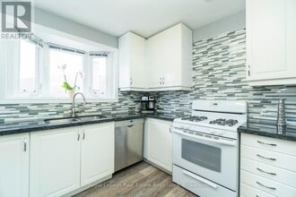 1492 Sandgate Crescent in Mississauga, ON - Building Photo - Building Photo