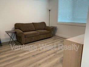 610-35610 Academy Way in Kelowna, BC - Building Photo - Building Photo