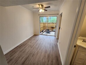 120 Biscayne Dr NW in Atlanta, GA - Building Photo - Building Photo