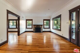 2027 Canyon Dr in Los Angeles, CA - Building Photo - Building Photo