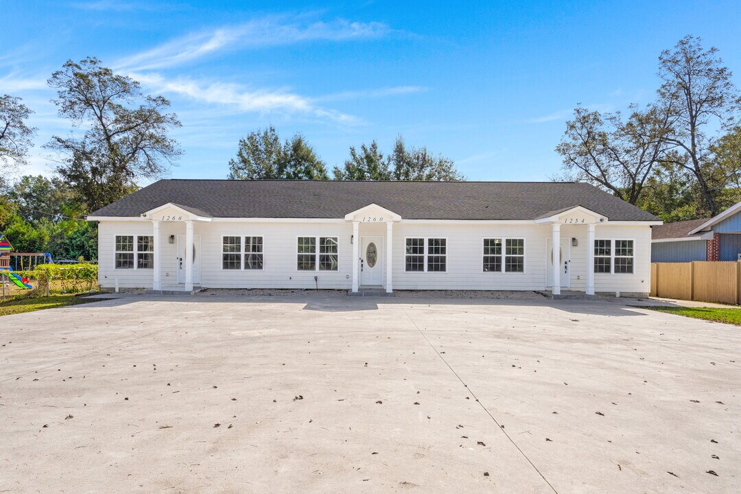1266 Sawyer St in Orangeburg, SC - Building Photo