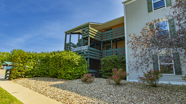 Campus Side Apartments in Slippery Rock, PA - Building Photo - Building Photo