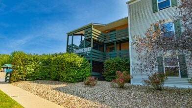 Campus Side Apartments in Slippery Rock, PA - Building Photo - Building Photo
