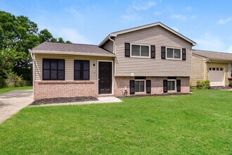 1719 Ringfield Dr in Galloway, OH - Building Photo - Building Photo