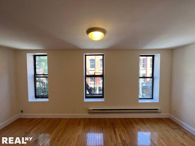 273 Mott St in New York, NY - Building Photo - Building Photo