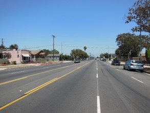 812 W Century Blvd in Los Angeles, CA - Building Photo - Building Photo